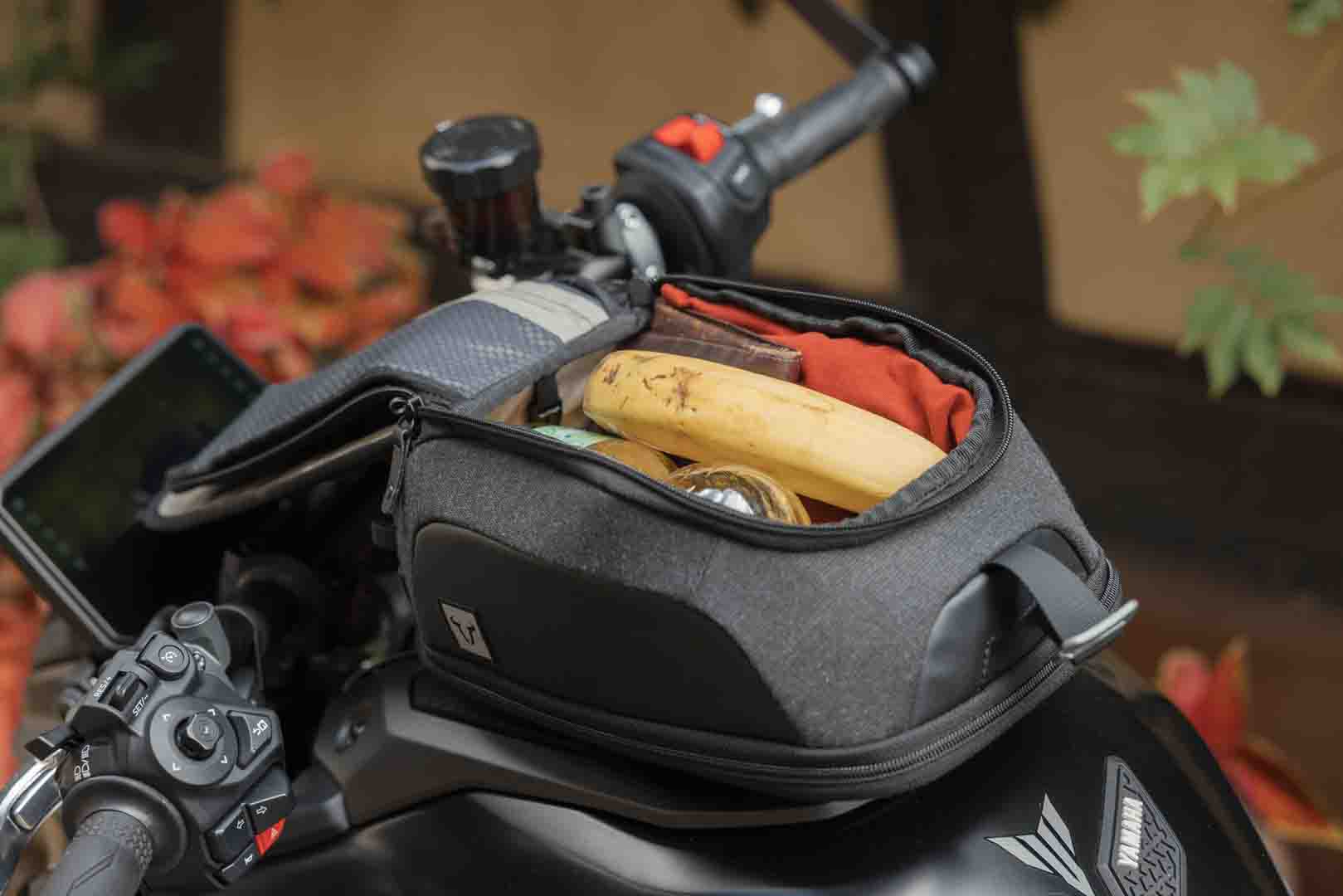 SW-MOTECH / SWモテック Legend Gear タンクバッグ LT4（PROタンクリング用）。ブラック。4～6リットル。 | BC.TRS.00.413.20000