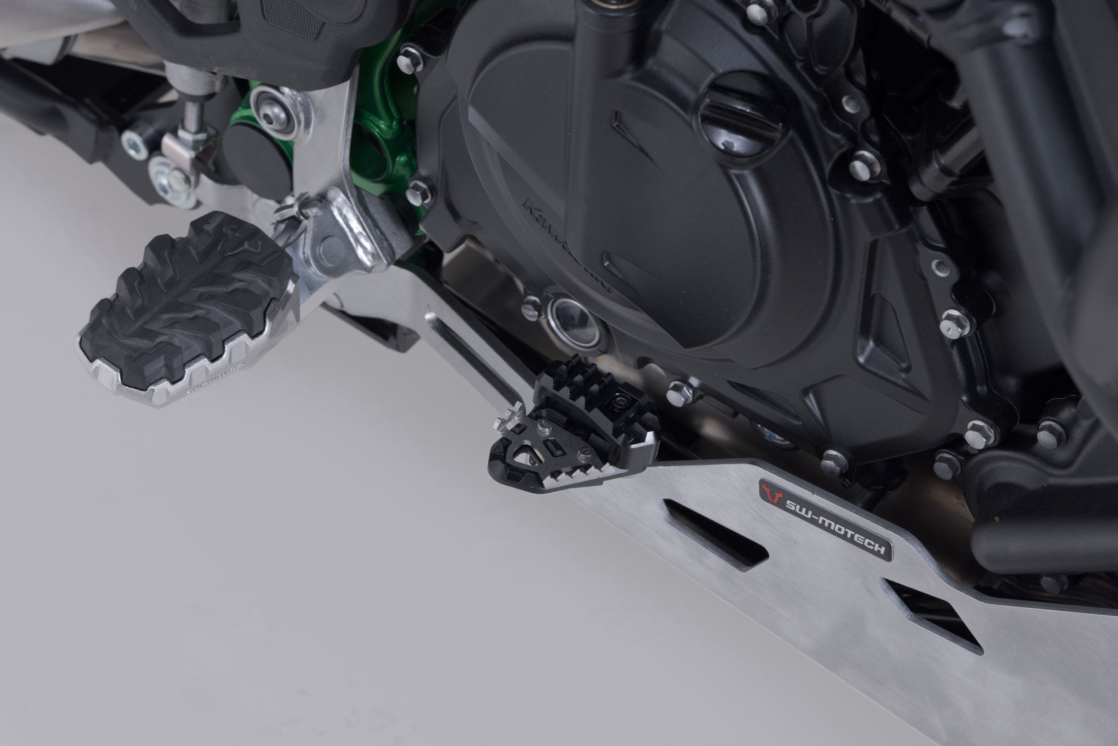 SW-MOTECH / SWモテック フットブレーキレバーエクステンション（ブラック）。Kawasaki KLE500 / KLE500 SE (26-)。 | FBE.08.084.10000/B