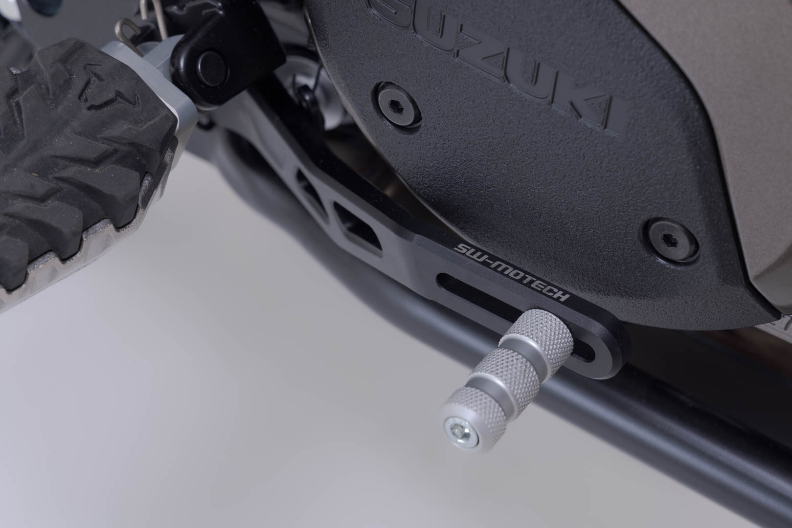 SW-MOTECH / SWモテック フットブレーキレバー Suzuki V-Strom 1000 (14-19)、V-Strom 1050 (19-)。 | FBL.05.440.10001