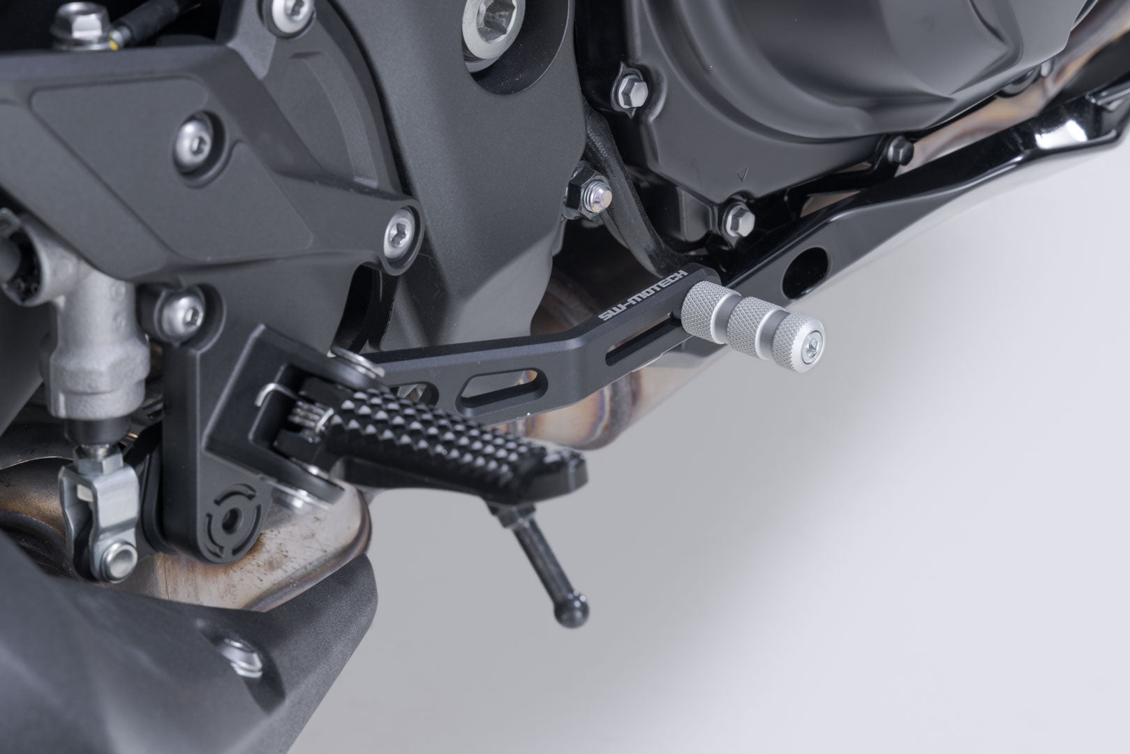 SW-MOTECH / SWモテック Kawasaki Z1100 / SE（25-）用フットブレーキレバー。 | FBL.08.065.10000