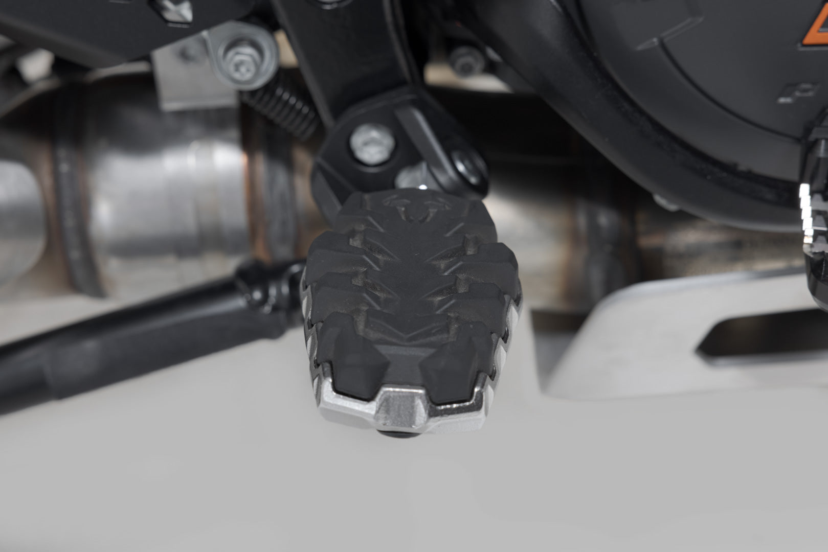 SW-MOTECH / SWモテック EVO フットペグキット KTM 1290 / 1390 Super Adventure (21-)。 | FRS.04.112.10201