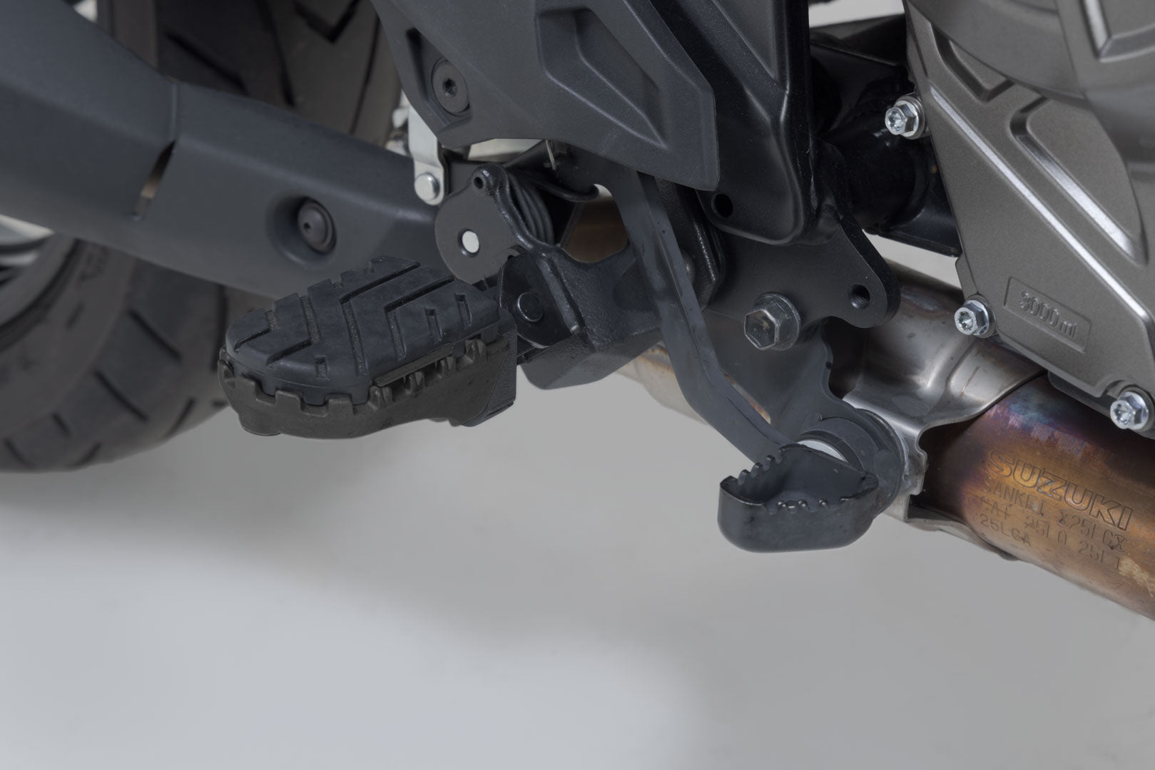 SW-MOTECH / SWモテック ION フットペグキット ブラック。Suzuki V-Strom 800 (22-)。 | FRS.05.011.10200/B