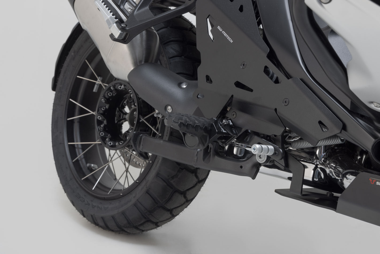 SW-MOTECH / SWモテック EVO フットペグキット（ブラック）。BMW R 1300 GS Adventure (24-)。 | FRS.07.112.11001/B