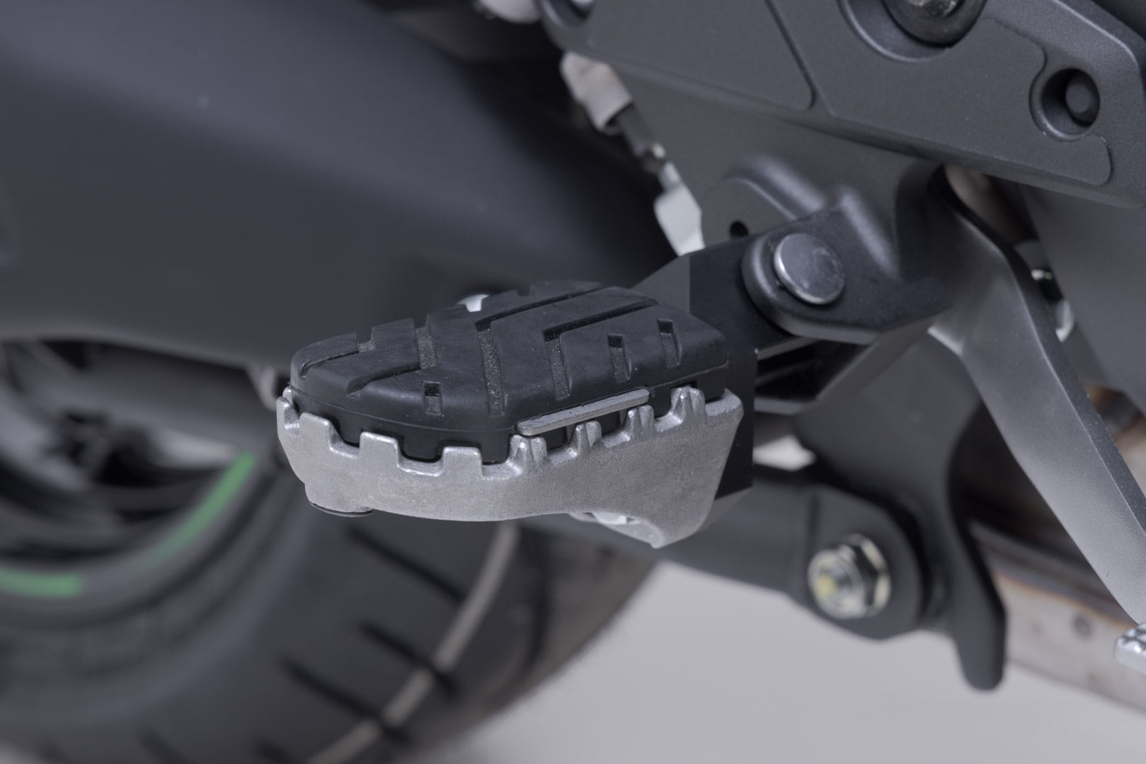 SW-MOTECH / SWモテック ION フットペグキット シルバー Kawasaki バーシス 1100 (24-)。 | FRS.08.011.10400/S