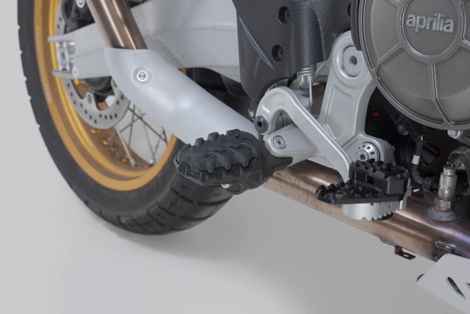 SW-MOTECH / SWモテック EVO フットペグキット ブラック。Aprilia・トゥアレグ 660 ラリー (24-)。 | FRS.13.112.10300/B