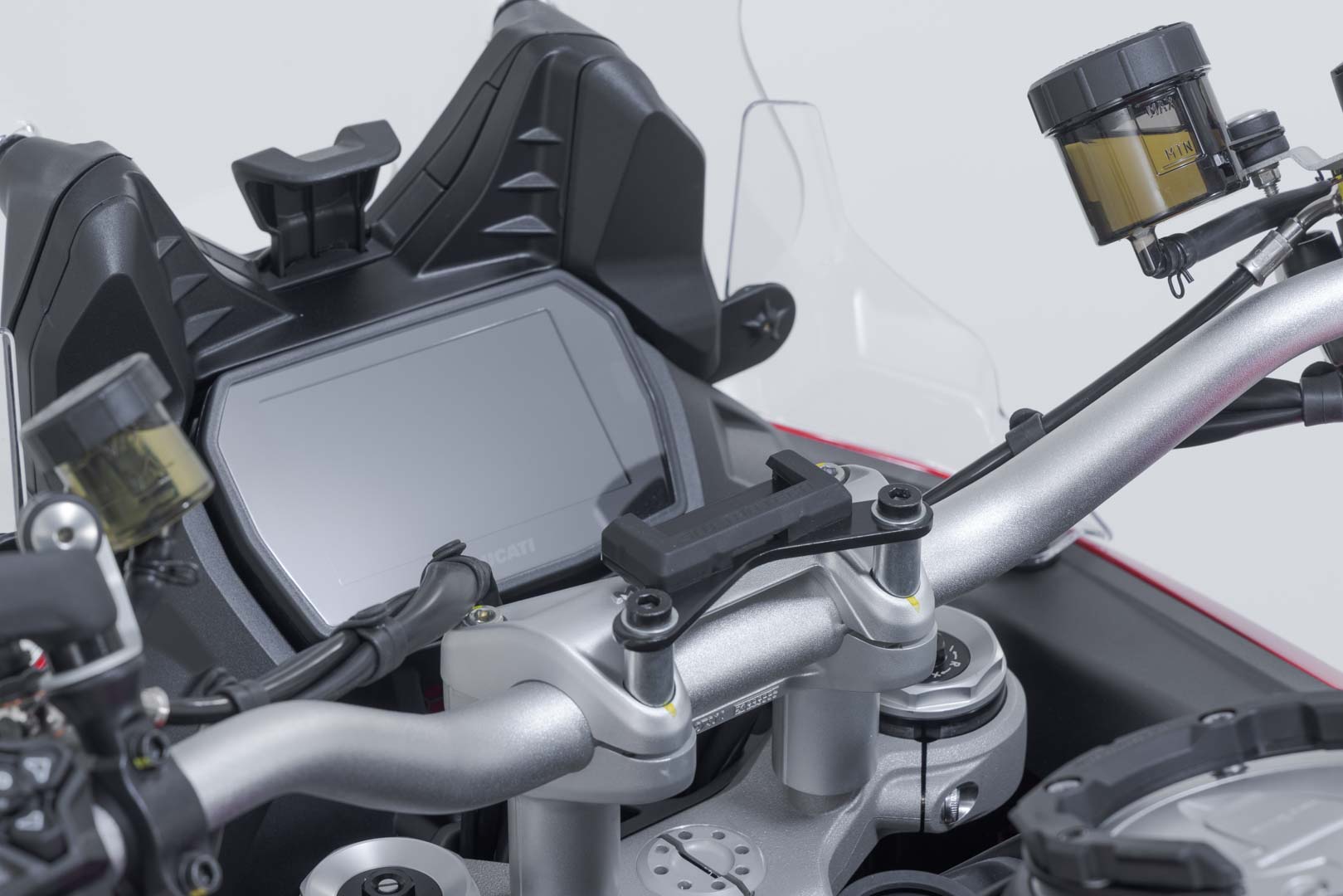 SW-MOTECH / SWモテック ナビゲーションマウント（ブラック）。Ducati Multistrada V4（20-）、V2（24-）。 | GPS.22.646.10201/B