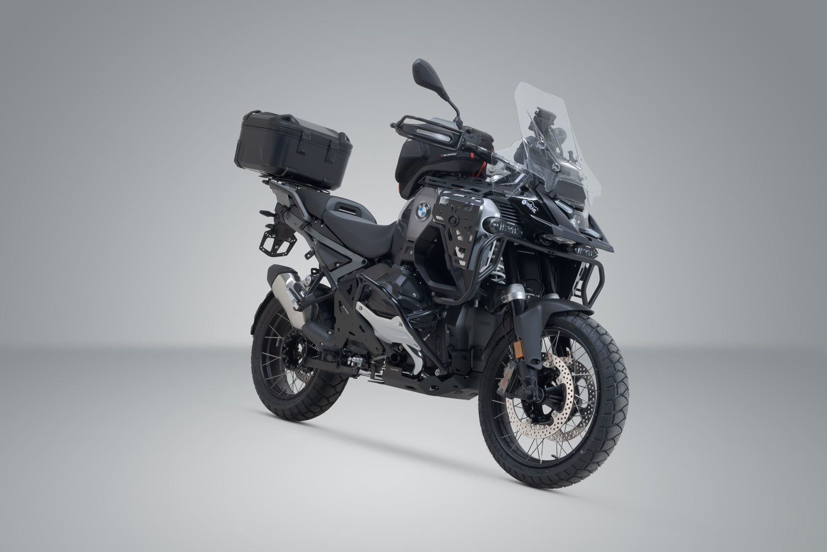 SW-MOTECH / SWモテック DUSC L トップケースシステム（ブラック）。BMW R 1300 GS/Adv用。BMW トップケースホルダー。 | GPT.07.975.65101/B