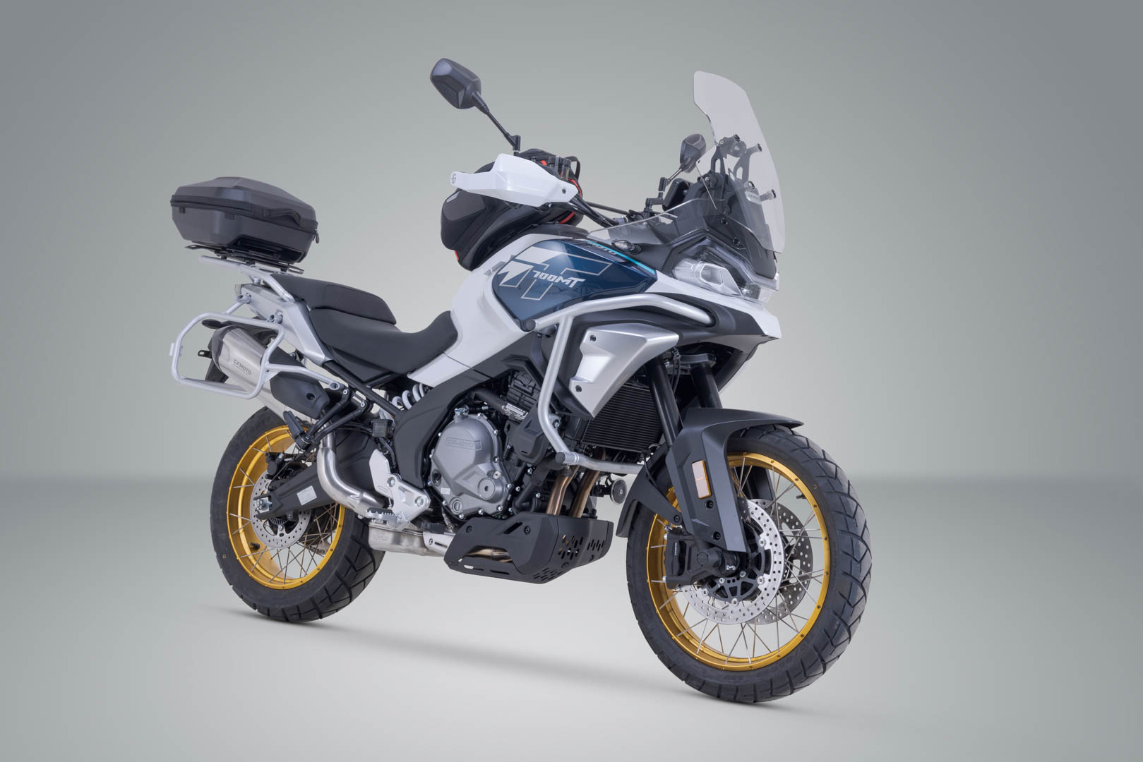 SW-MOTECH / SWモテック URBAN ABS トップケースシステム ブラック。CFMoto 700MT / 800MT / 800MT Explore。 | GPT.10.032.60001/B