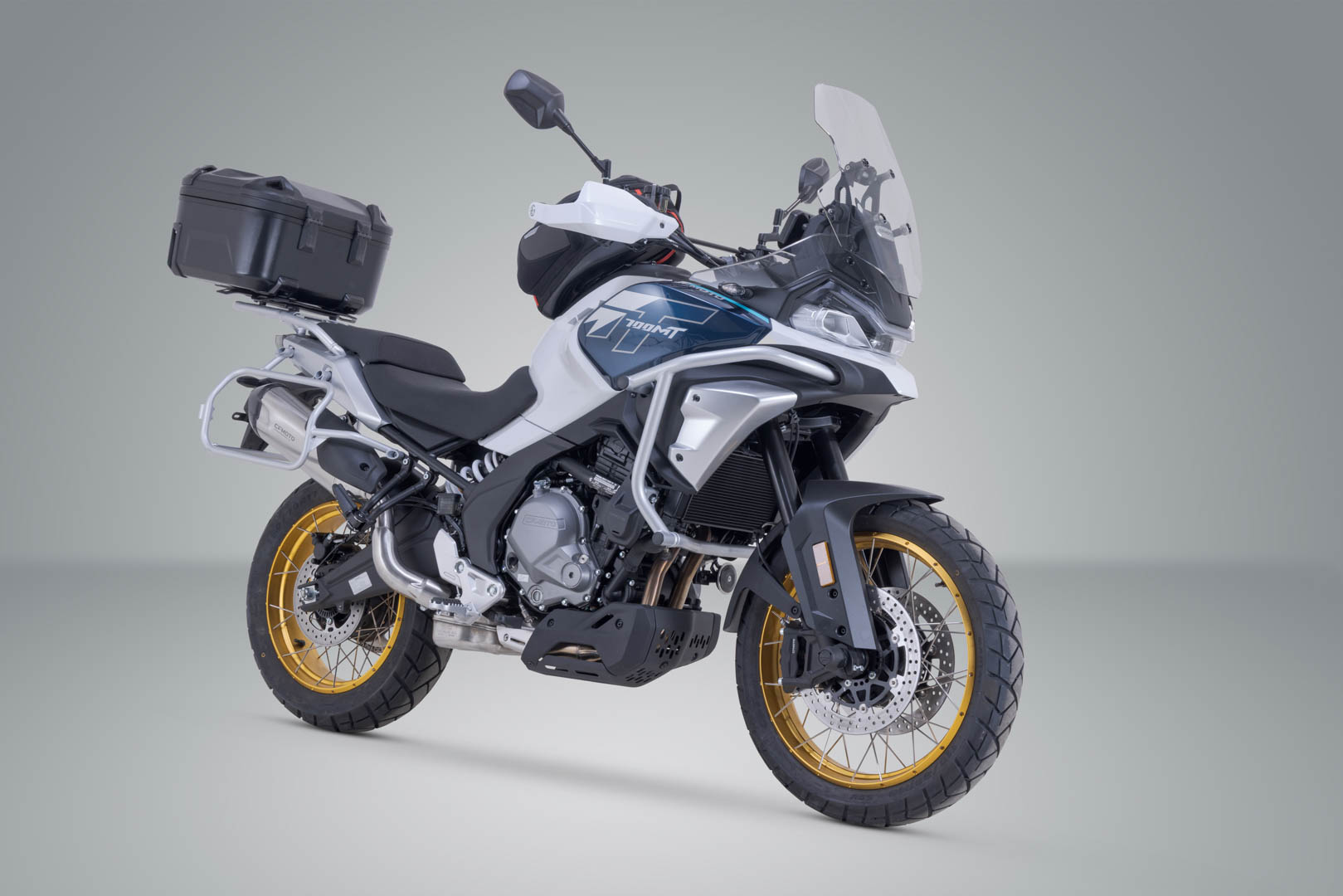 SW-MOTECH / SWモテック DUSC L トップケースシステム ブラック。41 リットル。CFMoto 700MT/800MT/800MT Explore用。 | GPT.10.032.65002/B