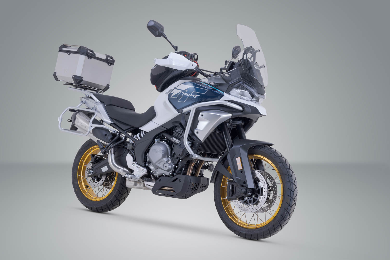 SW-MOTECH / SWモテック TRAX ADV トップケースシステム シルバー。CFMoto 700MT / 800MT / 800MT Explore。 | GPT.10.032.70001/S