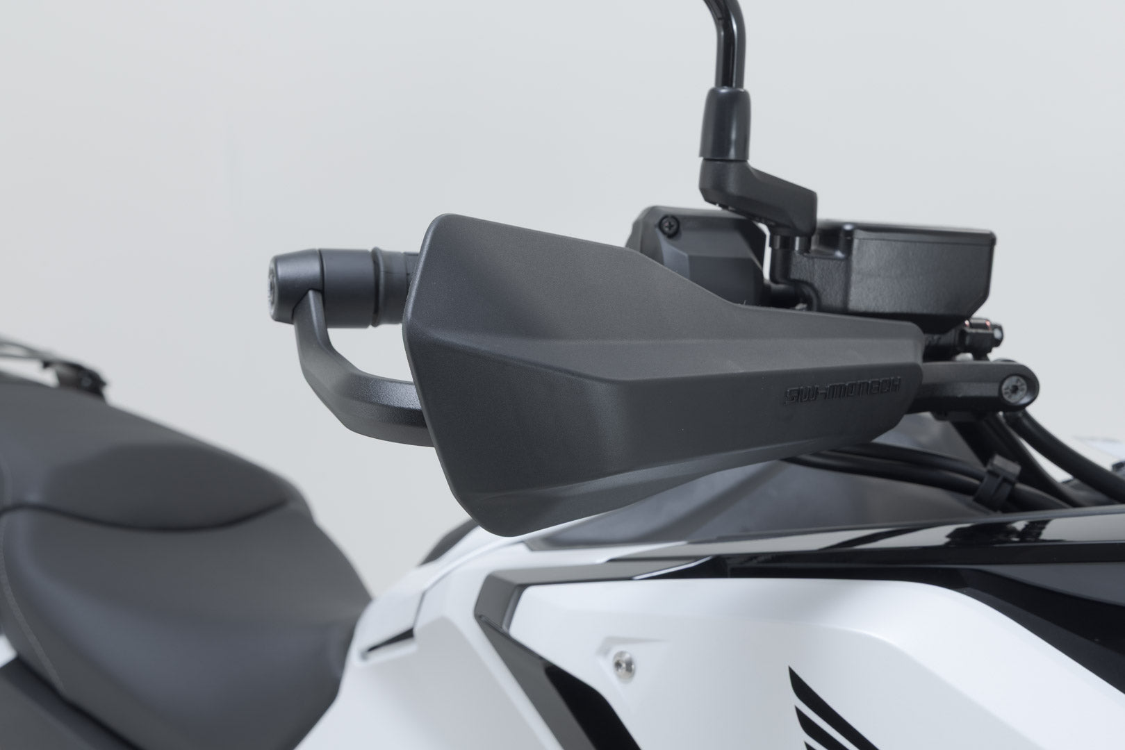 SW-MOTECH / SWモテック スポーツ用ハンドプロテクターキット（ブラック）。Honda NCシリーズ（11-）、Suzuki各モデル用。 | HDG.00.220.20101/B