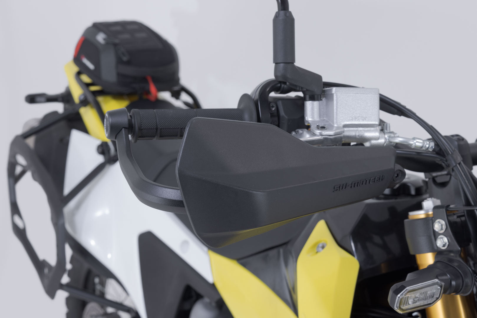 SW-MOTECH / SWモテック スポーツ用ハンドプロテクターキット（ブラック）。Suzuki DR-Z4S / SM (25-)。 | HDG.00.220.23100/B