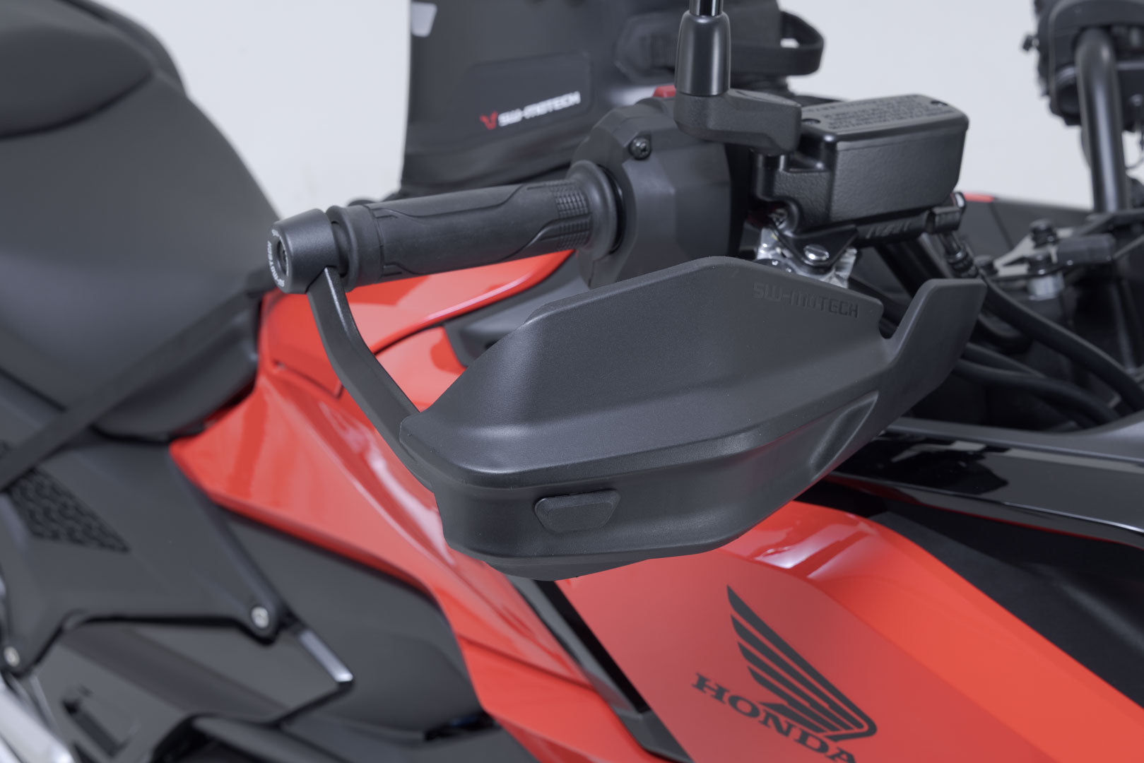 SW-MOTECH / SWモテック アドベンチャー ハンドプロテクターキット ブラック。Honda NCシリーズ（11-）、Suzuki各モデル。 | HDG.00.220.30101/B