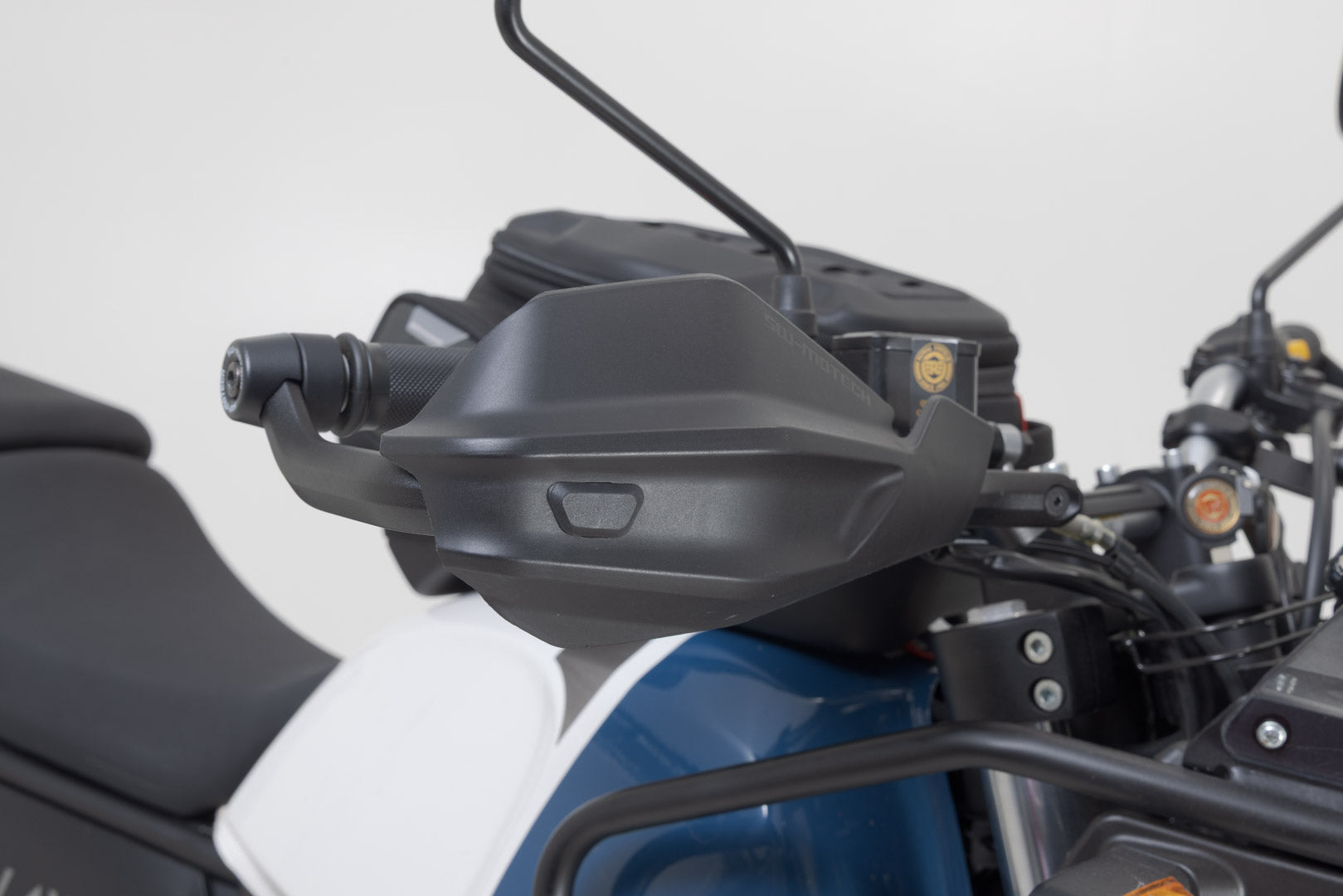 SW-MOTECH / SWモテック アドベンチャー ハンドプロテクターキット ブラック。KTM、ロイヤル・エンフィールド、Yamahaの各モデル用。 | HDG.00.220.32001/B