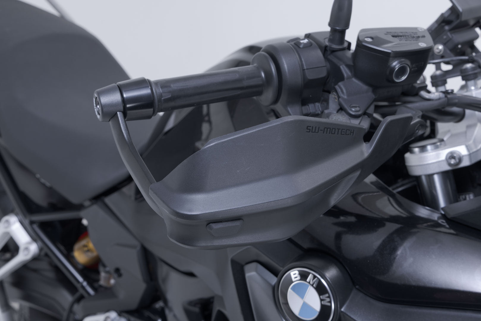 SW-MOTECH / SWモテック アドベンチャー ハンドプロテクターキット ブラック。BMW F750 GS (17-)。 | HDG.00.220.32500/B