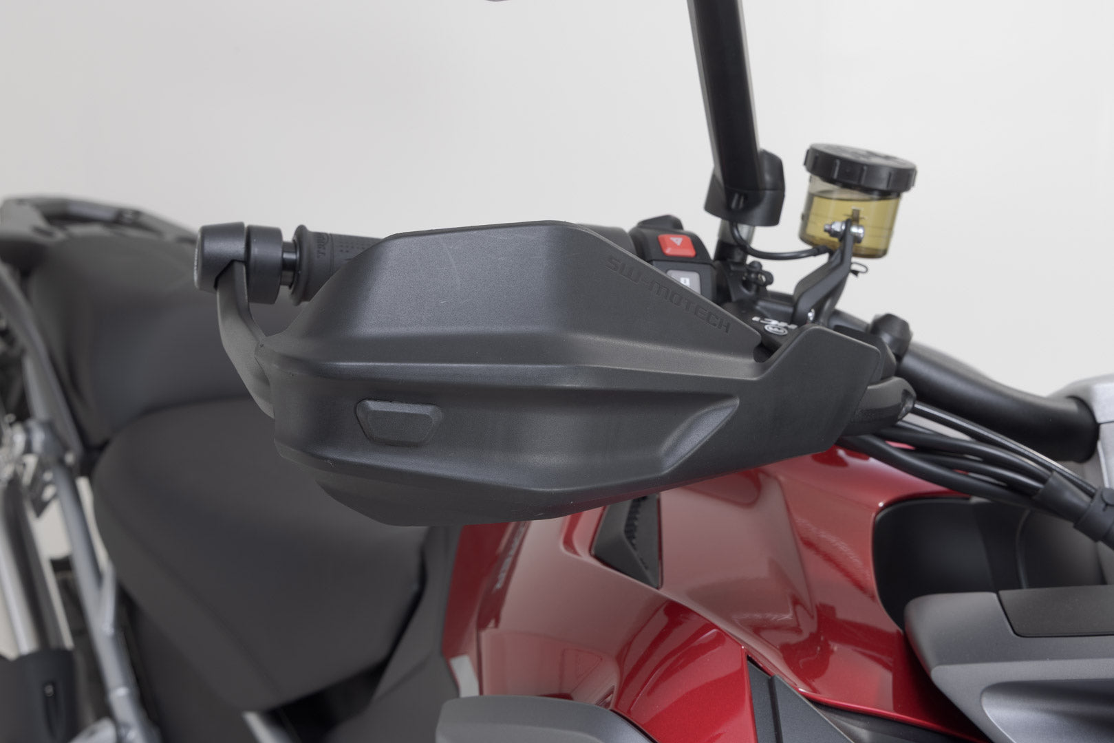 SW-MOTECH / SWモテック アドベンチャー・ハンドプロテクターキット（ブラック）。Triumph・タイガー 1200GT／ラリーモデル用。 | HDG.00.220.33001/B