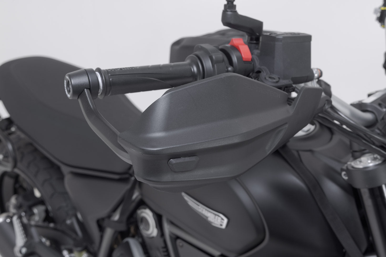 SW-MOTECH / SWモテック アドベンチャー ハンドプロテクターキット ブラック。Ducati・スクランブラー（14-）。 | HDG.00.220.34301/B