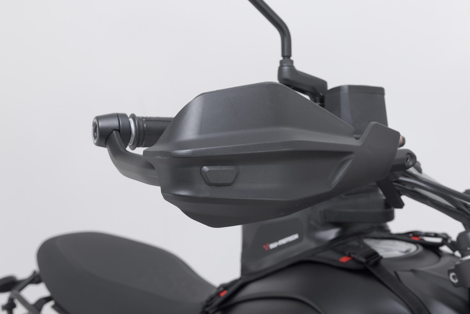 SW-MOTECH / SWモテック アドベンチャー ハンドプロテクターキット ブラック。Ducati・スクランブラー（14-）。 | HDG.00.220.34301/B