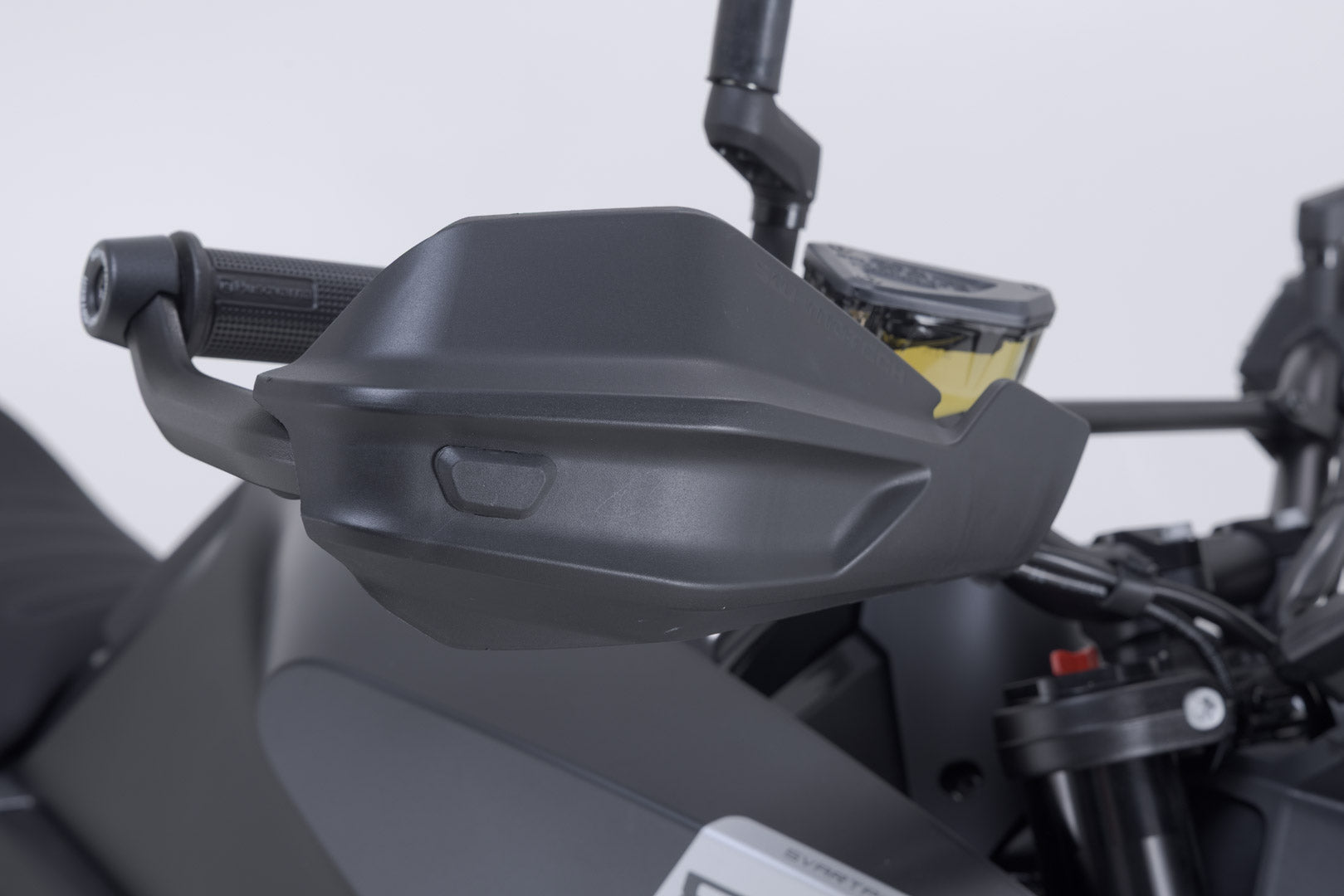 SW-MOTECH / SWモテック アドベンチャー・ハンドプロテクターキット（ブラック）。ハスクバーナ・スヴァルトピレン 801 (24-)。 | HDG.00.220.38900/B