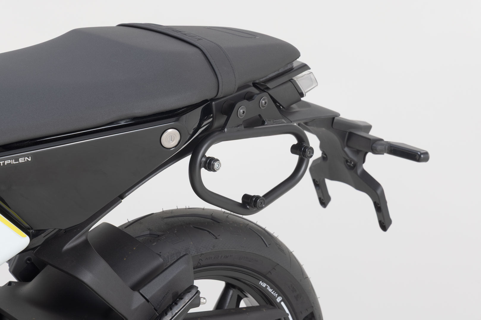 SW-MOTECH / SWモテック SLC サイドキャリア（左側） Husqvarna Svartpilen/Vitpilen 401 (23-)。 | HTA.03.014.10000