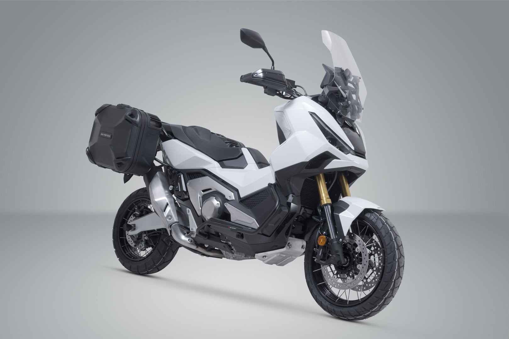 SW-MOTECH / SWモテック DUSC ハードケースシステム ブラック。33/33 リットル。Honda X-ADV (24-)。 | KFT.01.808.65100/B