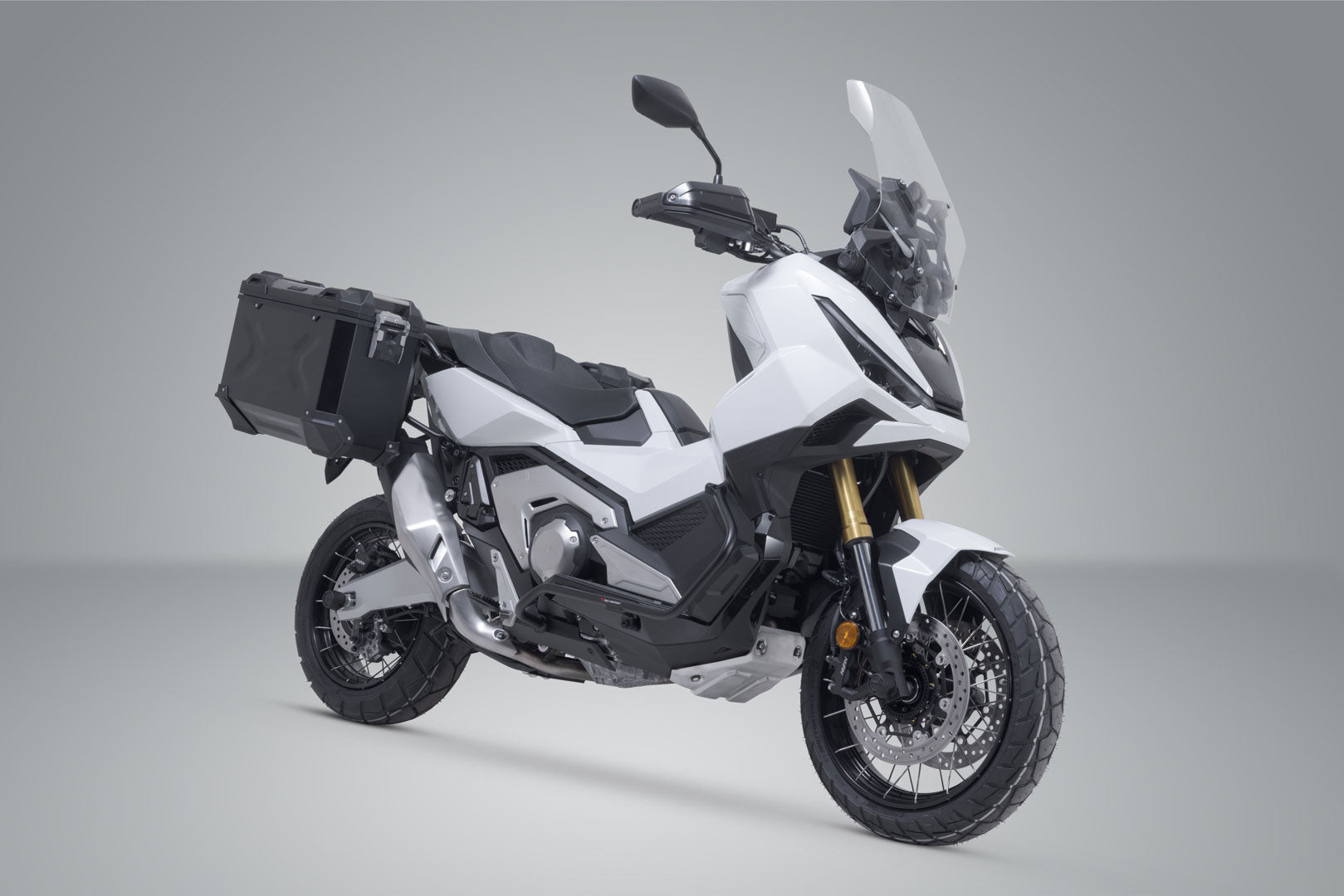 SW-MOTECH / SWモテック TRAX ADV アルミケースシステム ブラック。37/37 リットル。Honda X-ADV (24-)。 | KFT.01.808.70100/B
