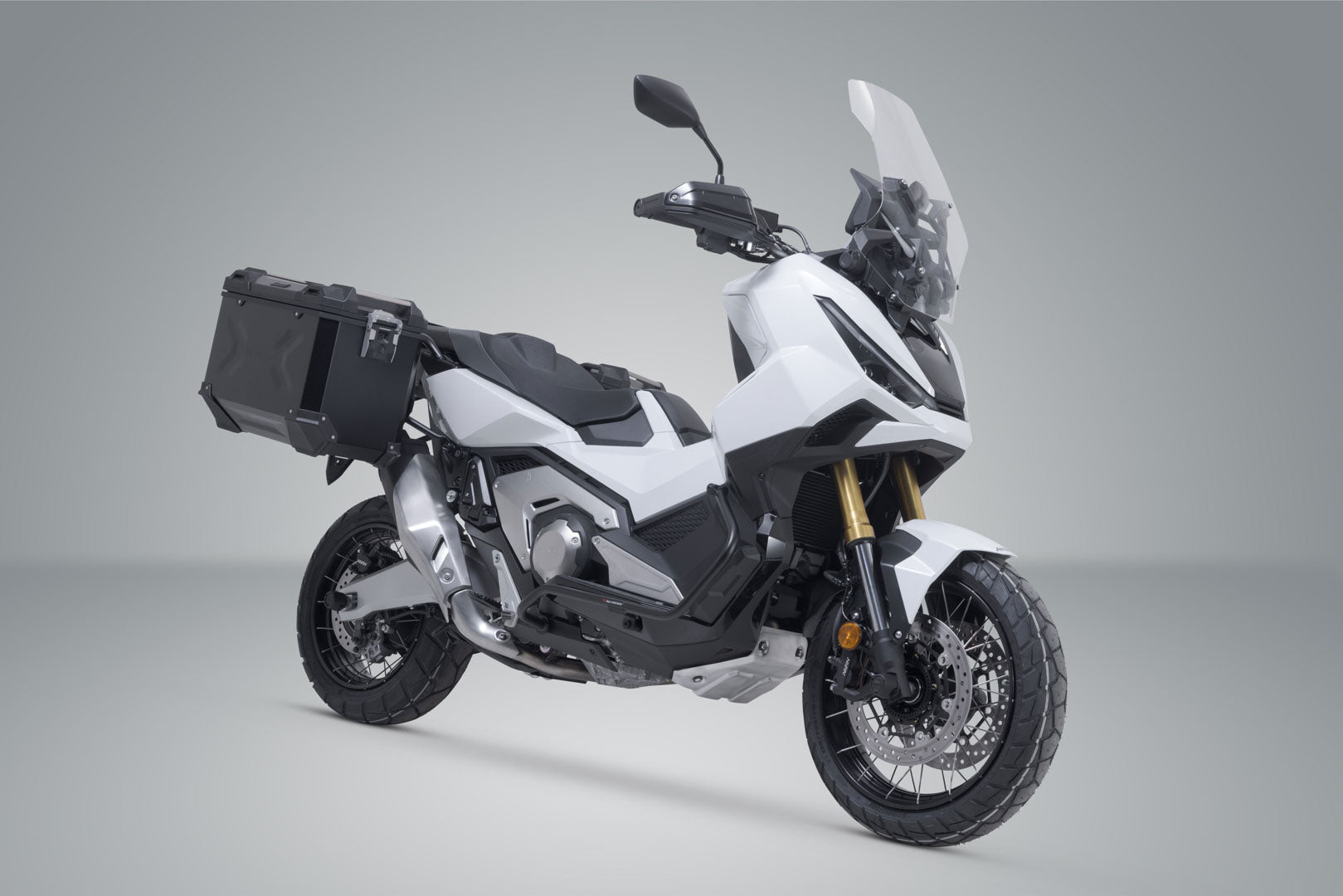 SW-MOTECH / SWモテック TRAX ADV アルミケースシステム ブラック。45/45 リットル。Honda X-ADV (24-)。 | KFT.01.808.70200/B