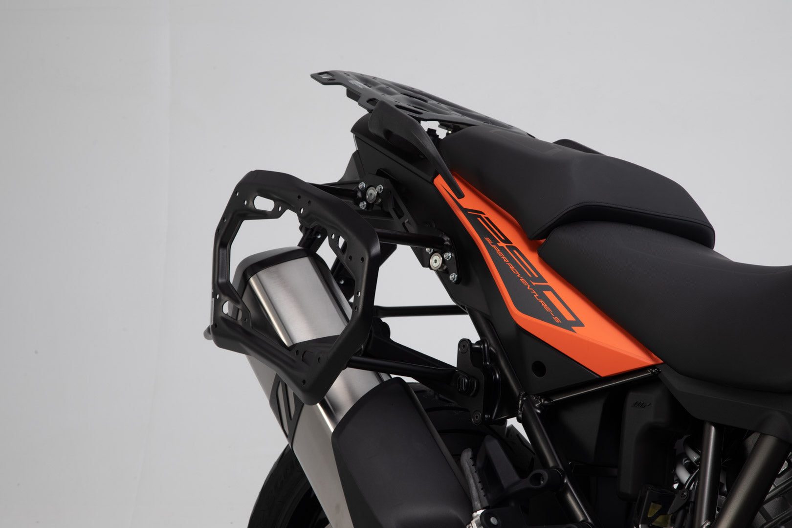 SW-MOTECH / SWモテック DUSC ハードケースシステム ブラック。41/33 リットル。KTM 1050/1090/1190 Adv、1290 SAdv | KFT.04.333.65001/B