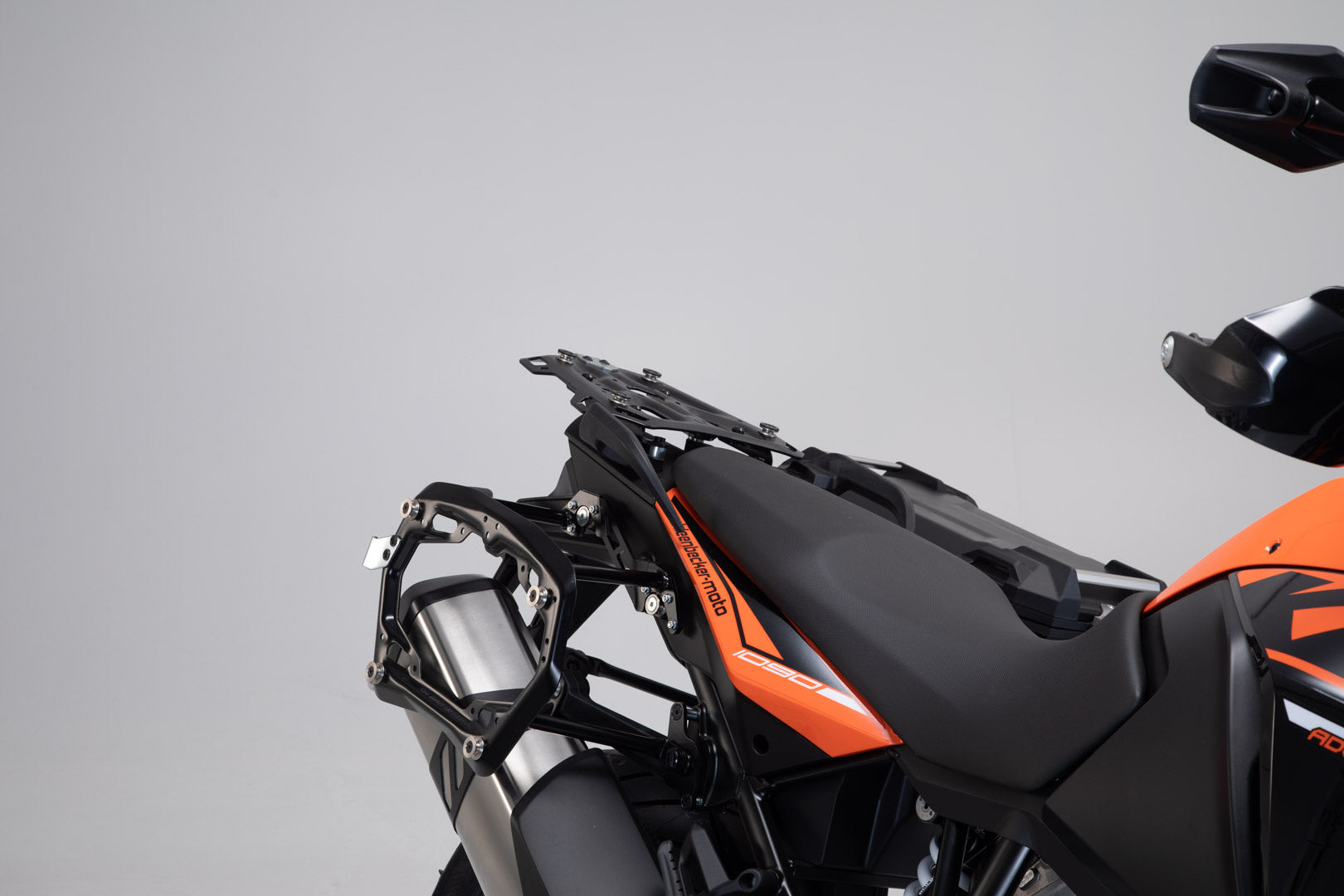 SW-MOTECH / SWモテック DUSC ハードケースシステム ブラック。41/33 リットル。KTM 1050/1090/1190 Adv、1290 SAdv | KFT.04.333.65001/B
