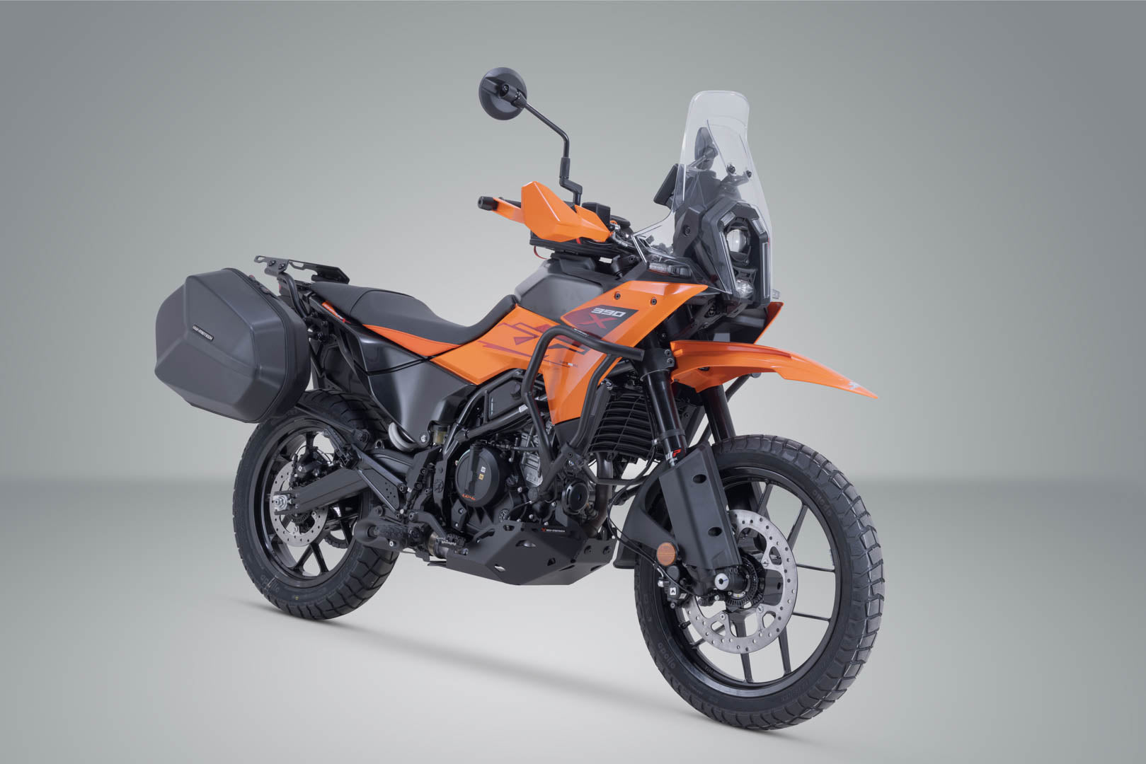 SW-MOTECH / SWモテック AERO ABS サイドケースシステム 2x25 リットル。KTM 125 SMC R、250 Adv、390 Adv (25-)。 | KFT.04.417.60100/B