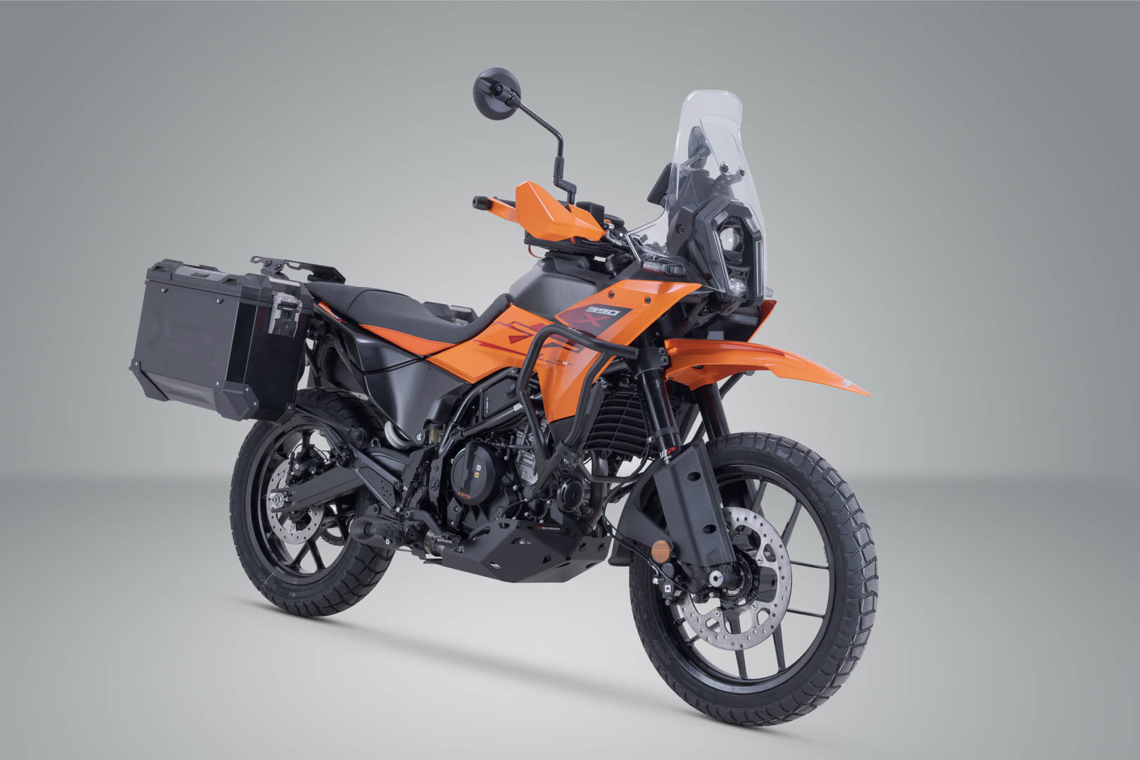 SW-MOTECH / SWモテック TRAX ADV アルミケースシステム ブラック。37/37 リットル。KTM 125 SMC R、250 Adv、390 Adv。 | KFT.04.417.70000/B