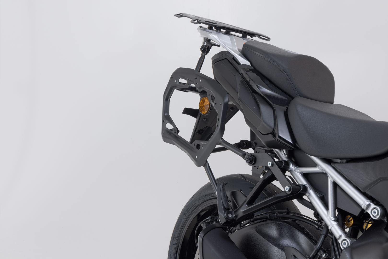 SW-MOTECH / SWモテック DUSC ハードケースシステム ブラック。33/33 l。Suzuki GSX-S1000GX (23-)。 | KFT.05.601.65001/B