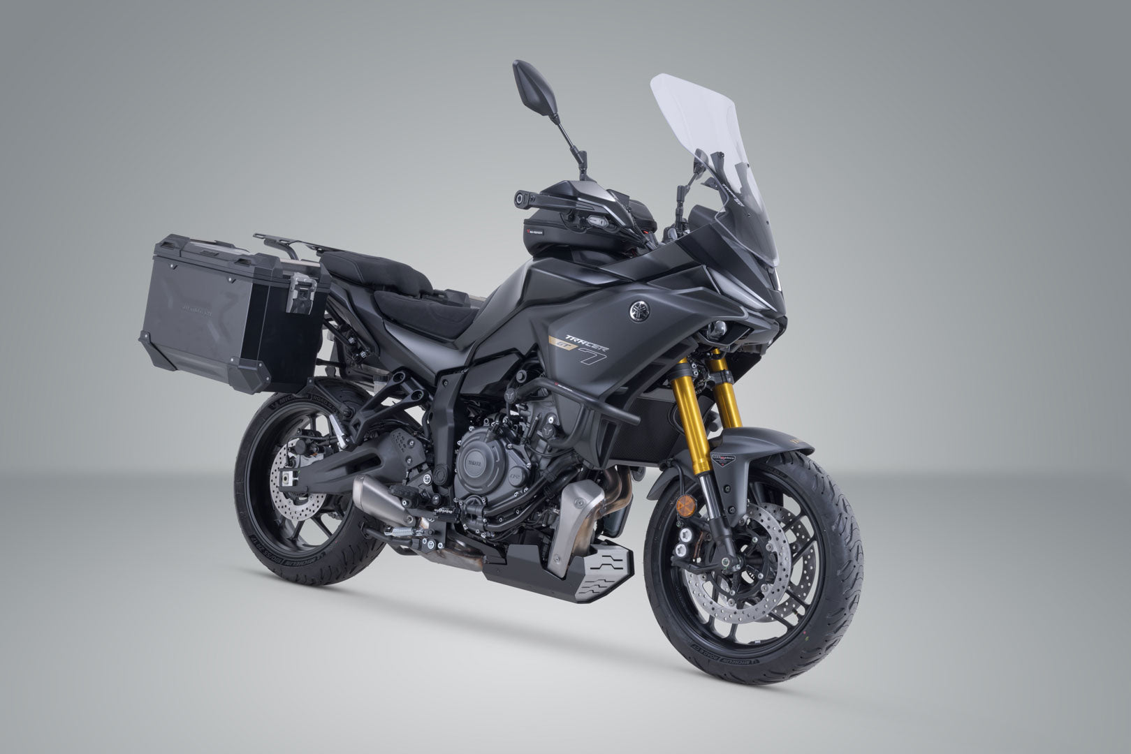 SW-MOTECH / SWモテック TRAX ADV アルミケースシステム ブラック。45/45 リットル。Yamaha・トレーサー7 / GT (25-)。 | KFT.06.020.70100/B