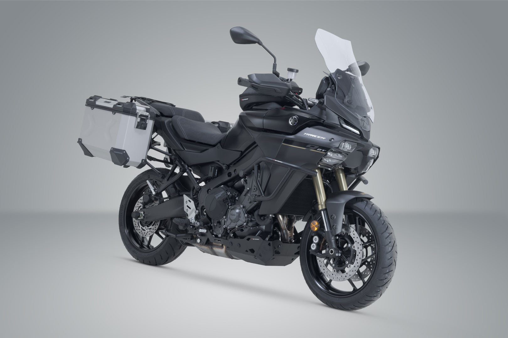 SW-MOTECH / SWモテック TRAX ADV アルミケースシステム シルバー 37/37 リットル. ヤマハ・トレーサー 9/GT/GT+ (24-). | KFT.06.597.70000/S
