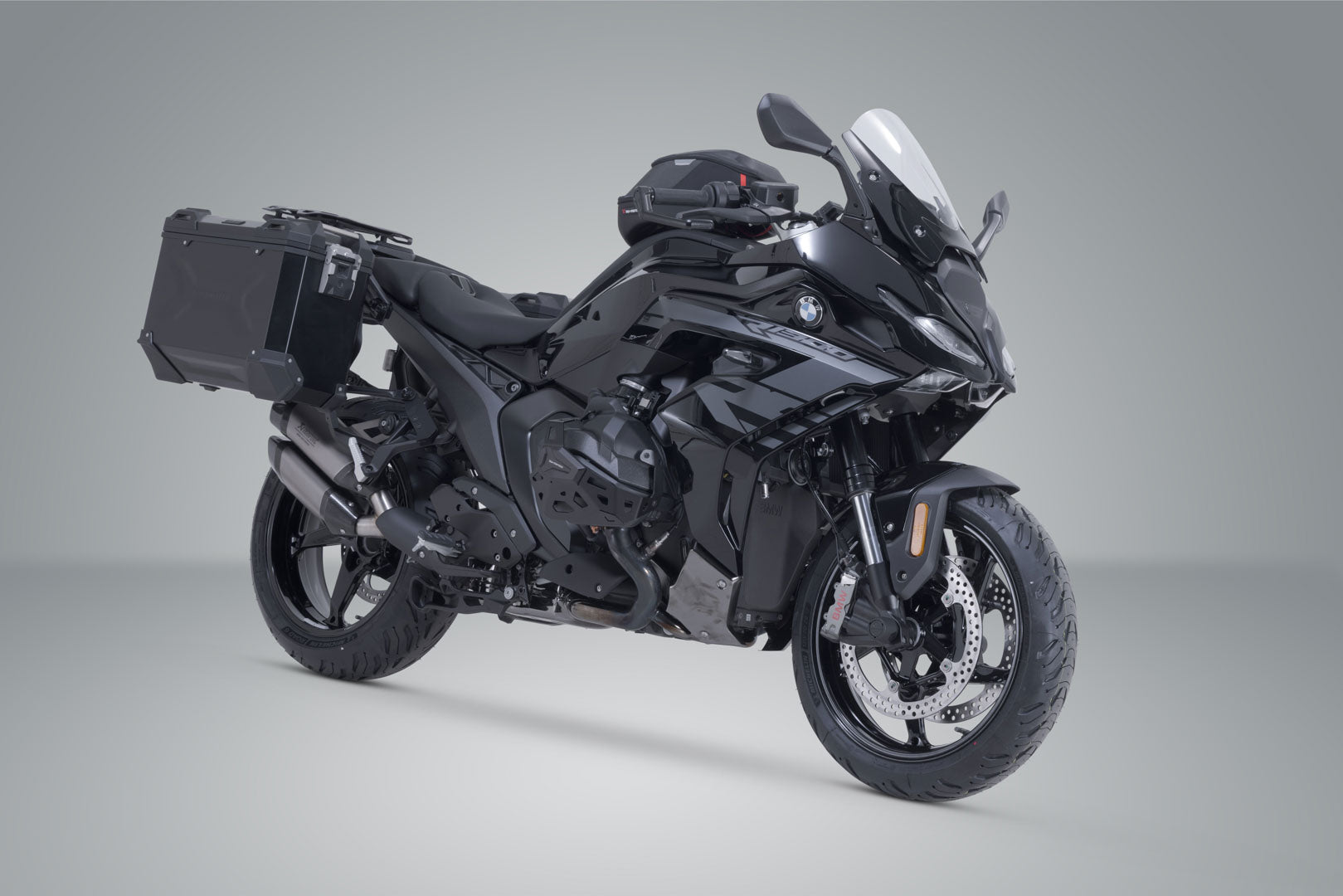 SW-MOTECH / SWモテック TRAX ADV アルミケースシステム ブラック。37/37 リットル。BMW R 1300 R / R 1300 RS (25-)。 | KFT.07.018.70000/B