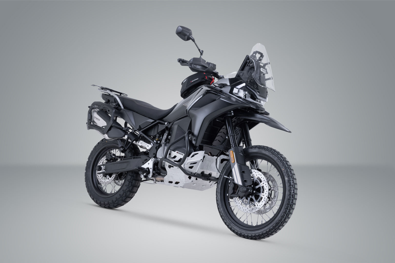 SW-MOTECH / SWモテック PRO サイドキャリア ブラック。CFMoto 800MT-X (24-)。 | KFT.10.057.30000/B