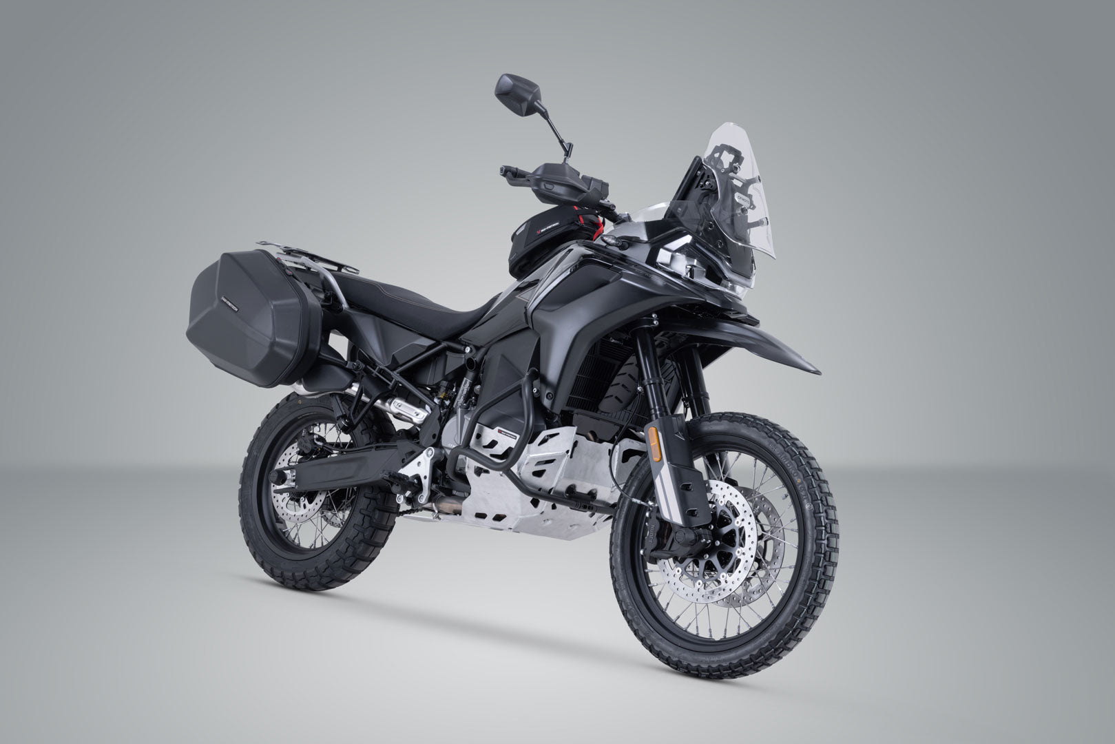 SW-MOTECH / SWモテック AERO ABS サイドケースシステム 2x25 リットル. CFMoto 800MT-X (24-). | KFT.10.057.60100/B