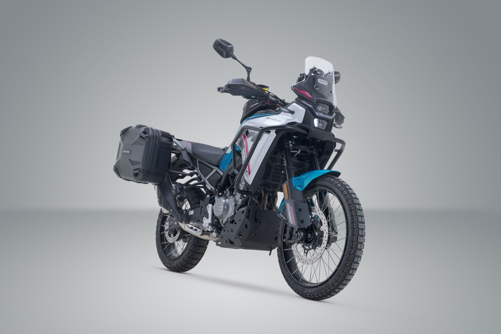 SW-MOTECH / SWモテック DUSC ハードケースシステム ブラック。41/33 l。CFMoto 450MT (23-)。 | KFT.10.625.65001/B