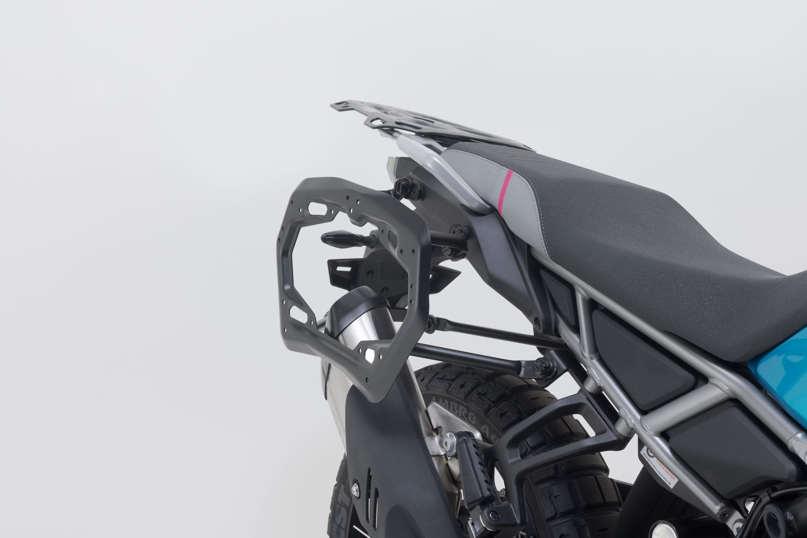 SW-MOTECH / SWモテック TRAX ADV アルミケースシステム ブラック。45/37 リットル。CFMoto 450MT (23-)。 | KFT.10.625.70000/B