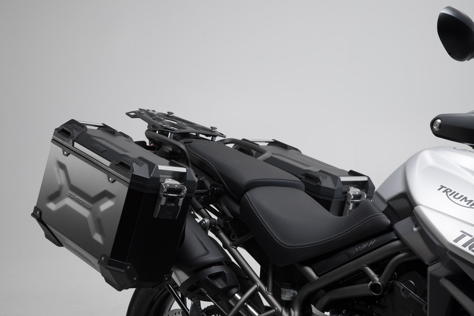 SW-MOTECH / SWモテック DUSC ハードケースシステム ブラック。41/33 リットル。Triumph Tiger 800 各モデル（10-）。 | KFT.11.748.65001/B