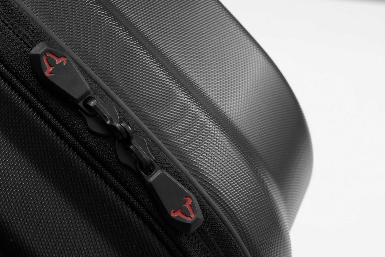 SW-MOTECH / SWモテック AERO ABS サイドケースシステム 2x25 リットル。Moto Guzzi Stelvio (23-)。 | KFT.17.624.60100/B
