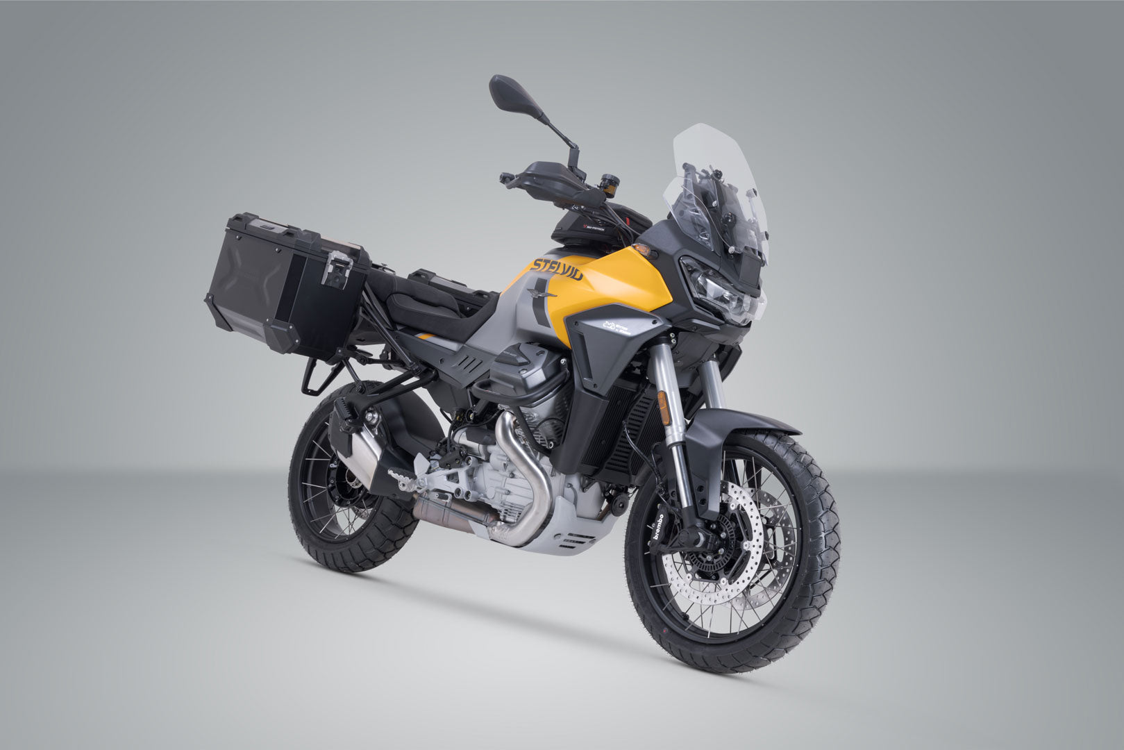 SW-MOTECH / SWモテック TRAX ADV アルミケースシステム ブラック。45/45 リットル。Moto Guzzi Stelvio (23-)用。 | KFT.17.624.70100/B