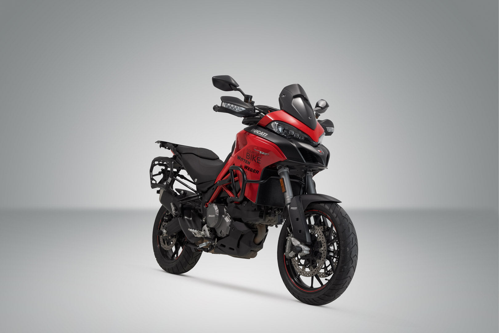 SW-MOTECH / SWモテック DUSC ハードケースシステム ブラック。33/33 リットル。Multistrada 1200/ 1260/ 950/ V2用。 | KFT.22.114.65001/B