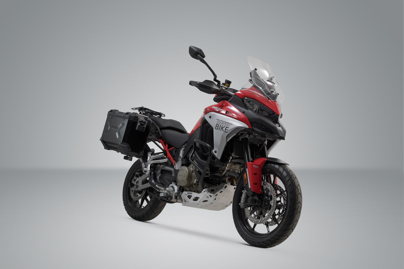 SW-MOTECH / SWモテック TRAX ADV アルミケースシステム USモデル ブラック。37/37 リットル。Ducati Multistrada V4 (20-)。 | KFT.22.822.70202/B
