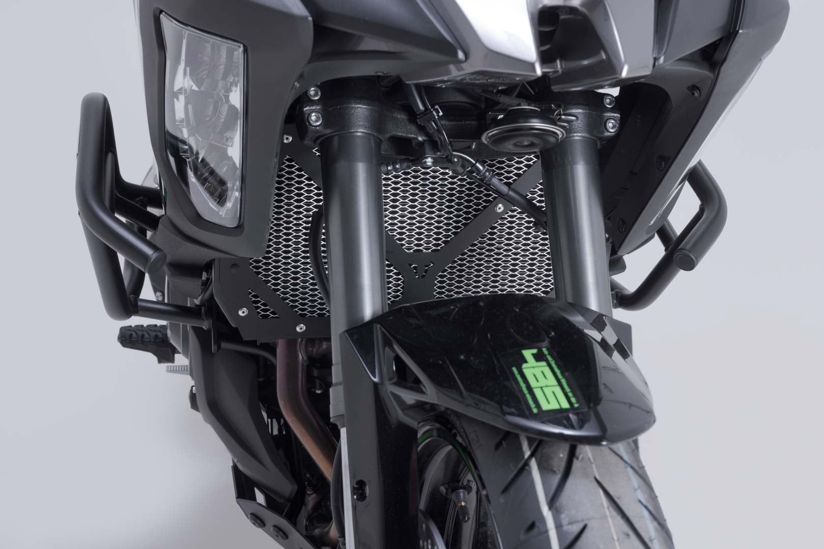 SW-MOTECH / SWモテック ラジエーターガード ブラック／シルバー。Versys 1000 (18-) / 1100 (24-)。 | KLS.08.922.10001