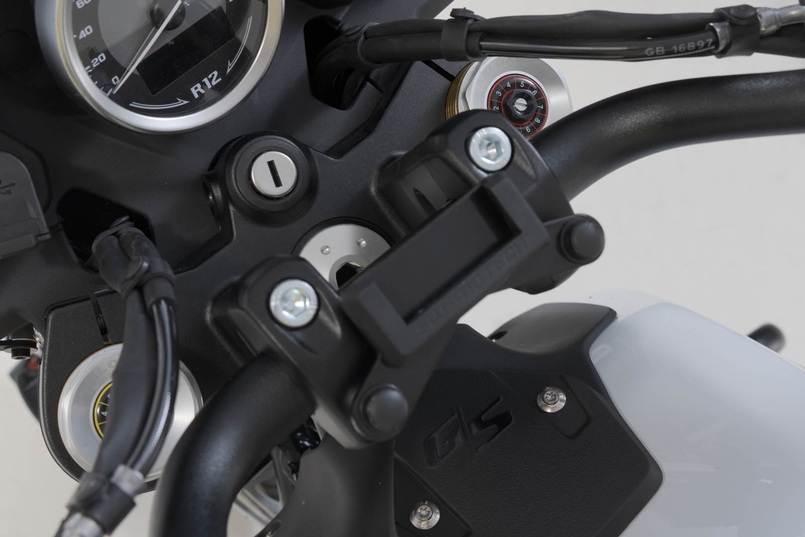 SW-MOTECH / SWモテック ハンドルバーライザー H=30 mm。ブラック。BMW R 12 G/S (25-)用。 | LEH.07.039.13200/B