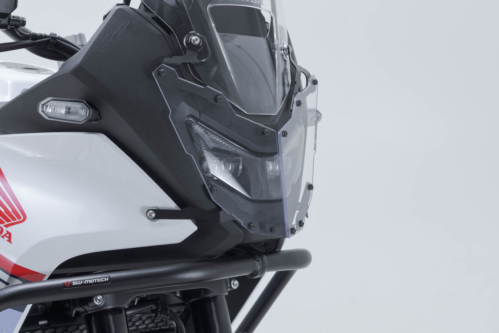 SW-MOTECH / SWモテック ヘッドライトガード用マウントブラケット（カバー付き）。Honda XL750 トランスアルプ（24-）。 | LPS.01.070.10100/B