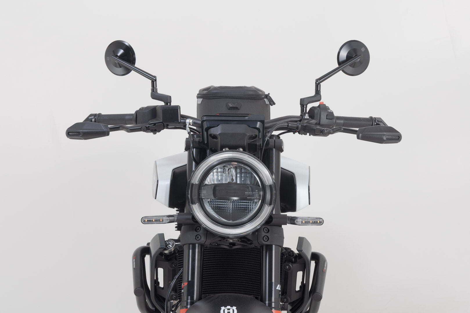 SW-MOTECH / SWモテック レバープロテクター（ウィンドディフレクター付き）、ブラック。ハスクバーナ Svartpilen/Vitpilen 401 (23-)用。 | LVG.03.014.11000/B