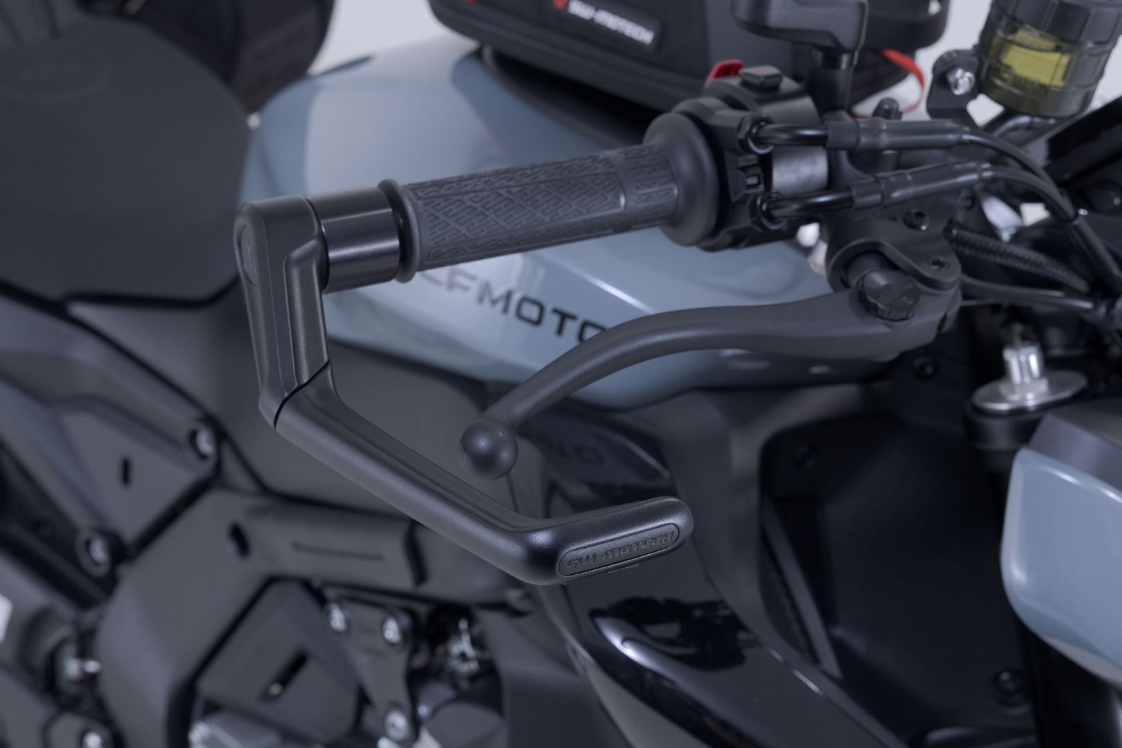 SW-MOTECH / SWモテック レバープロテクター（ブラック）。CFMoto 675NK (25-)。 | LVG.10.068.10000/B