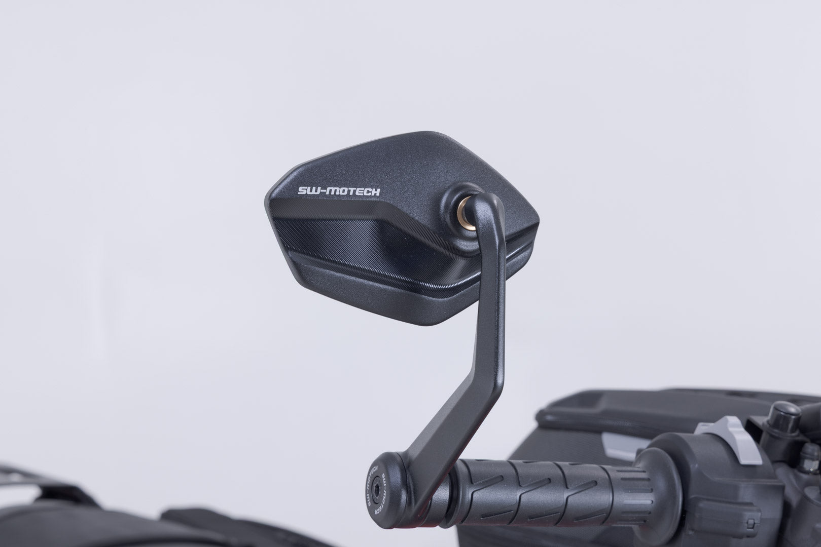 SW-MOTECH / SWモテック Kawasaki各モデル、CFMoto 675NK用ハンドルエンドミラー。 | MIR.08.868.10001